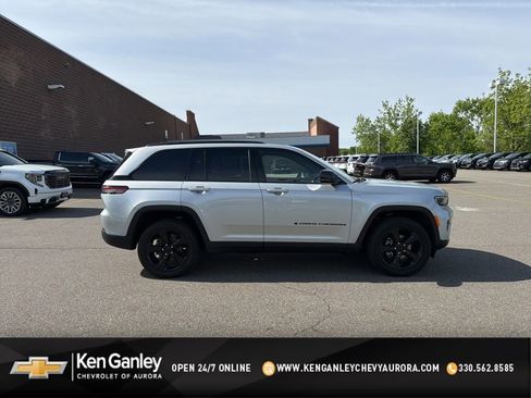 Used 2024 Jeep Grand Cherokee Altitude AWD/4WD image 1