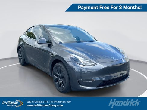 Used 2025 Tesla Model Y Long Range RWD image 1