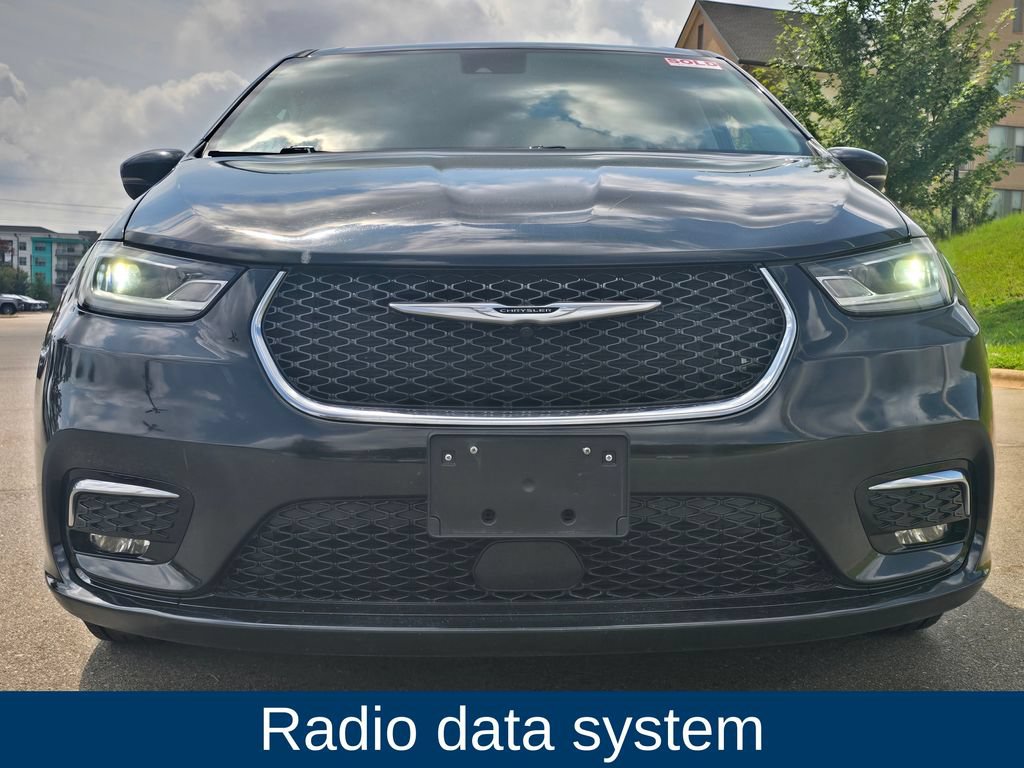 Used 2023 Chrysler Pacifica Touring-L FWD image 5