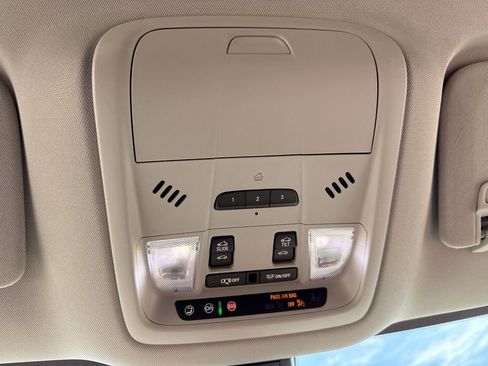 Used 2021 Buick Enclave Avenir w/ Avenir Technology Package AWD/4WD image 14