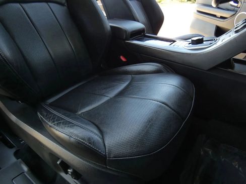 Used 2018 Land Rover Range Rover Evoque SE Dynamic image 29