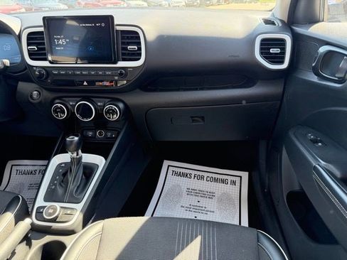 Used 2023 Hyundai Venue Limited image 22