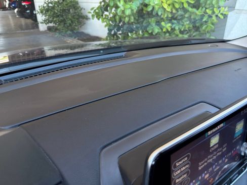 Used 2025 Nissan Sentra SV FWD image 14