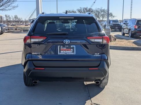Used 2021 Toyota RAV4 XLE image 7