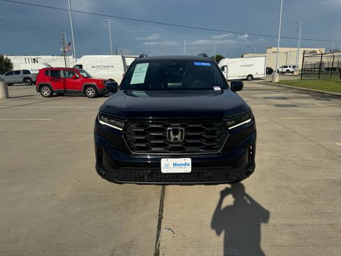 Certified 2025 Honda Pilot Sport image 3
