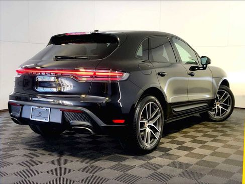 Certified 2025 Porsche Macan image 7