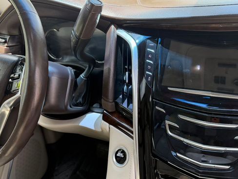 Used 2017 Cadillac Escalade ESV Premium Luxury AWD/4WD image 37