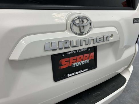 Used 2019 Toyota 4Runner SR5 AWD/4WD image 11