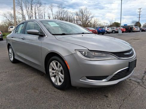 Used 2015 Chrysler 200 Limited FWD image 3