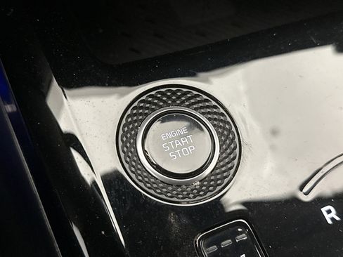 Used 2023 Kia Niro SX Touring FWD image 23