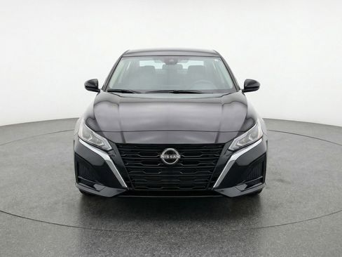 Used 2025 Nissan Altima 2.5 SV FWD image 2