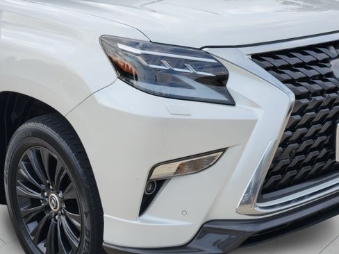 Used 2023 Lexus GX 460 Luxury w/ Sport Design Package AWD/4WD image 34