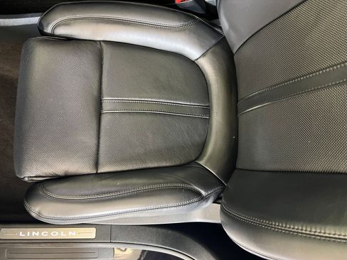 Used 2020 Lincoln Nautilus Reserve w/ Equipment Group 201A image 25