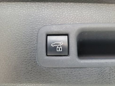 Used 2025 Toyota Sienna XSE FWD image 12