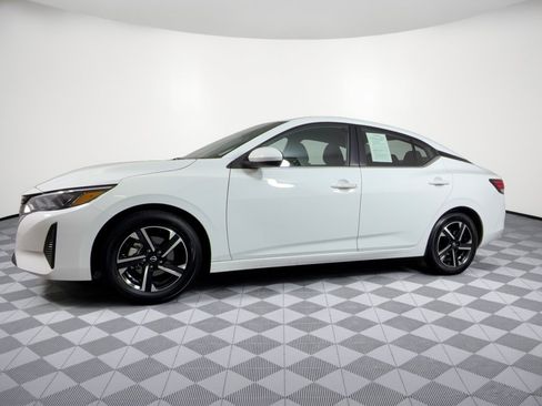 Used 2025 Nissan Sentra SV FWD image 2