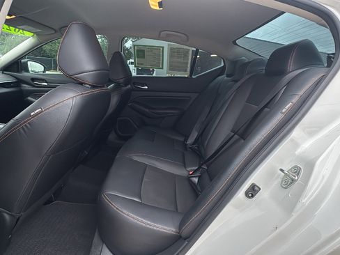 Used 2022 Nissan Altima 2.5 SR AWD/4WD image 14