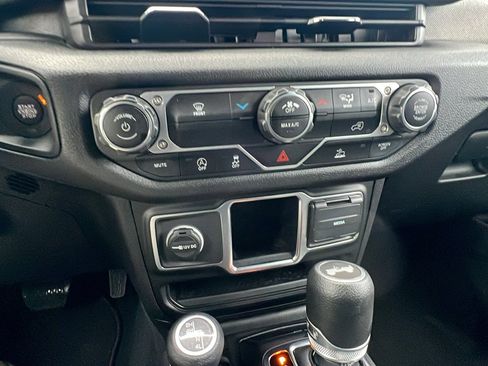 Used 2024 Jeep Wrangler Sport image 32