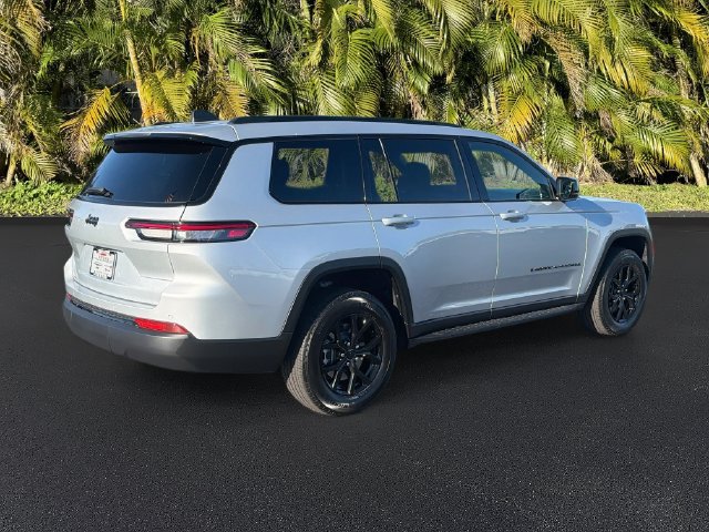 Used 2024 Jeep Grand Cherokee L Laredo RWD image 5