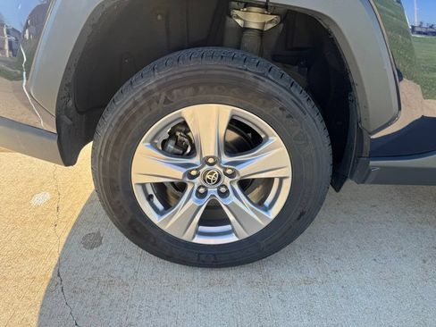 Used 2025 Toyota RAV4 XLE AWD/4WD image 71