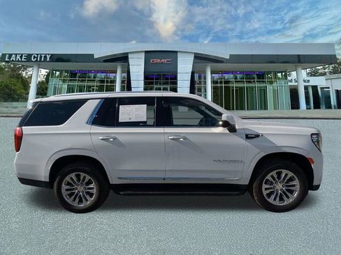 Used 2024 GMC Yukon SLT RWD image 2