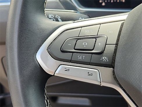 Certified 2022 Volkswagen Tiguan SE image 21