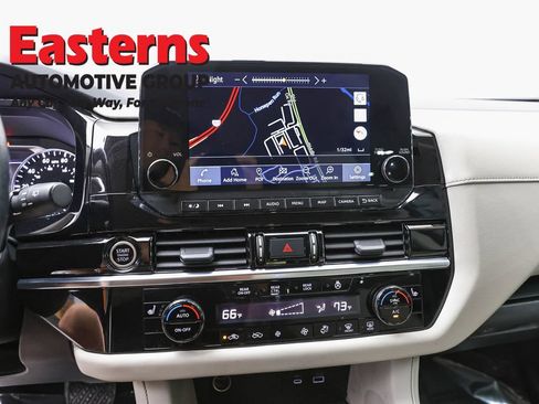 Used 2022 Nissan Pathfinder SL AWD/4WD image 11