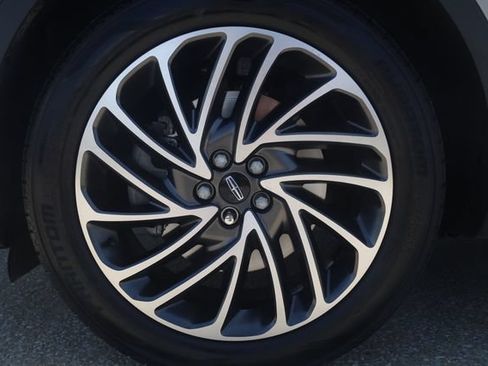 Used 2019 Lincoln Nautilus Reserve AWD/4WD image 7