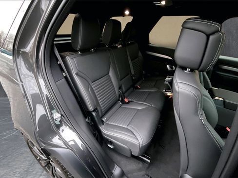 New 2026 Land Rover Discovery Limited Edition image 10