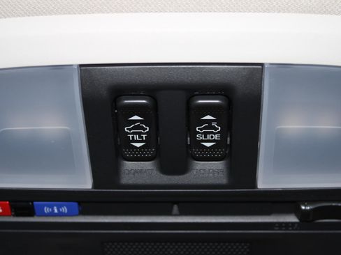 Used 2025 Subaru Crosstrek 2.0i Premium image 12