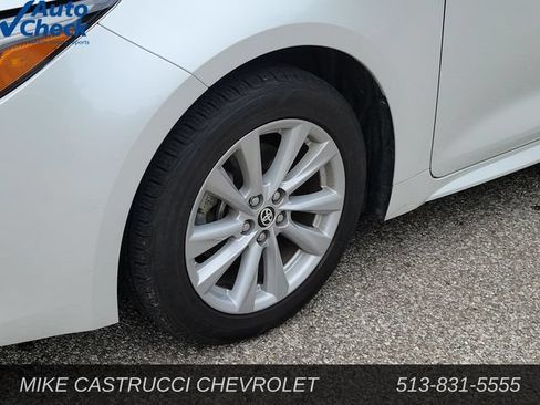 Used 2024 Toyota Corolla SE w/ SE Package FWD image 9