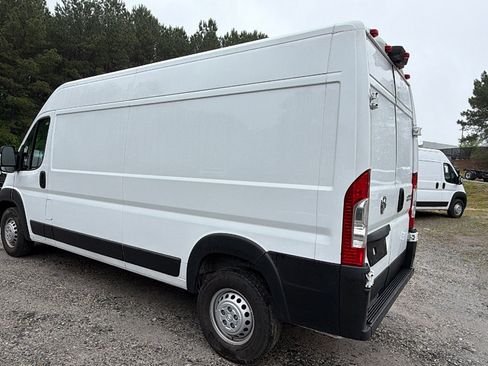 Used 2024 RAM ProMaster 2500 w/ Convenience Group FWD image 10