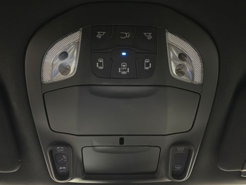 Used 2025 Chrysler Pacifica Limited FWD image 39