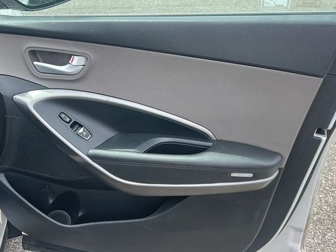 Used 2018 Hyundai Santa Fe SE AWD/4WD image 17