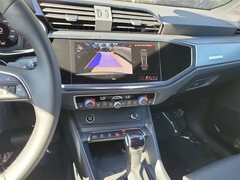 New 2025 Audi Q3 2.0T Premium image 16