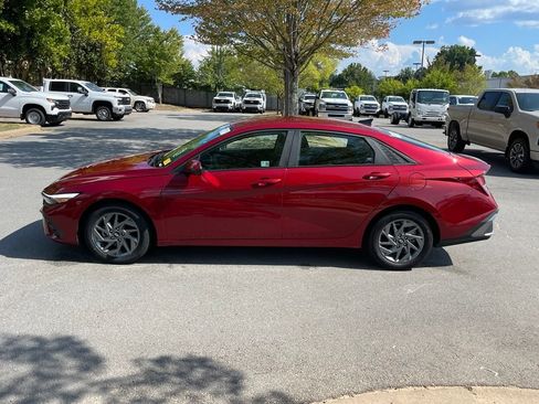 Used 2024 Hyundai Elantra SEL FWD image 4