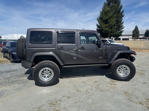 Used 2014 Jeep Wrangler Unlimited Rubicon w/ Connectivity Group image 4