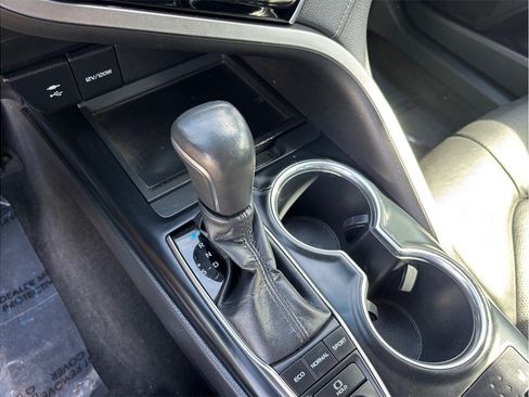Used 2018 Toyota Camry XSE FWD image 32