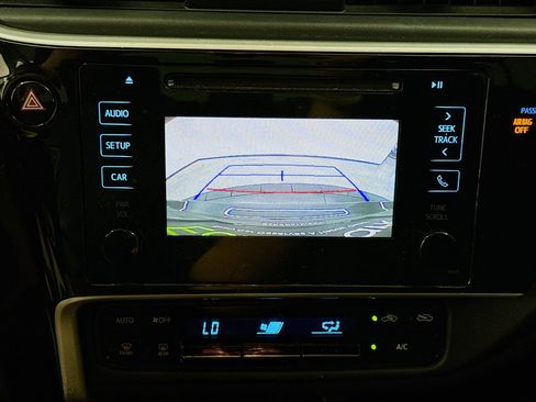 Used 2018 Toyota Corolla LE FWD image 21