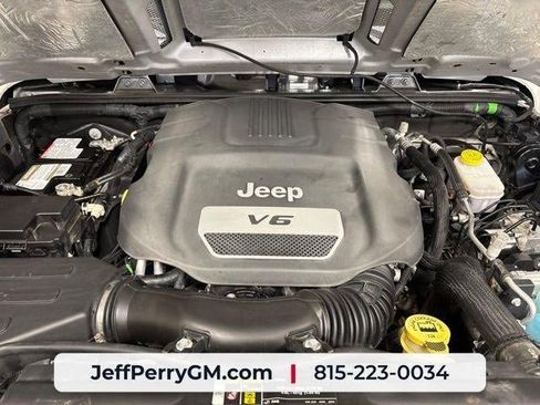 Used 2018 Jeep Wrangler Unlimited Sahara w/ Connectivity Group AWD/4WD image 28