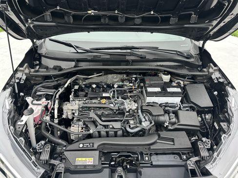 Certified 2025 Toyota Corolla Cross LE FWD image 34