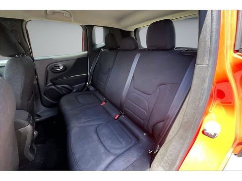 Used 2021 Jeep Renegade Latitude FWD image 34
