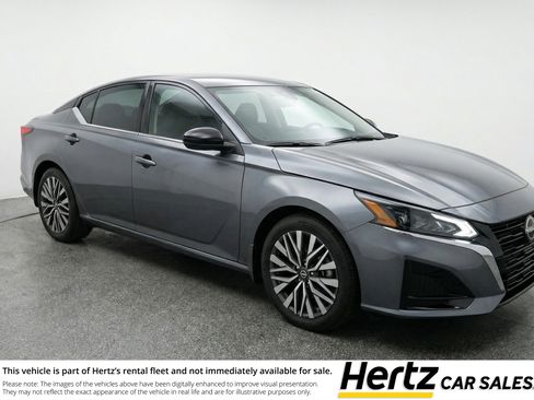 Used 2025 Nissan Altima 2.5 SV FWD image 1