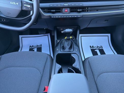 New 2025 Kia K4 LX image 28
