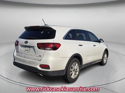 Used 2020 Kia Sorento LX image 4