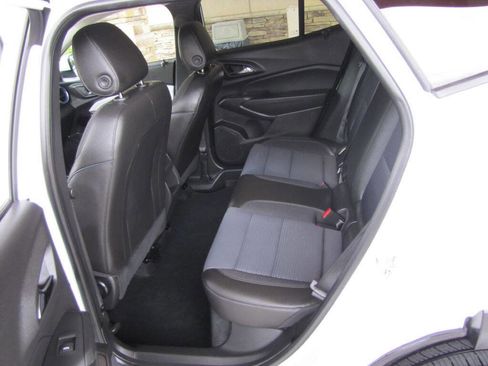 Used 2025 Chevrolet Trax LT w/ Driver Confidence Package FWD image 16