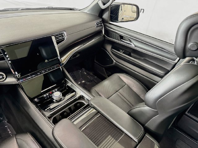 Used 2023 Jeep Wagoneer L 2WD w/ Premium Group I image 24