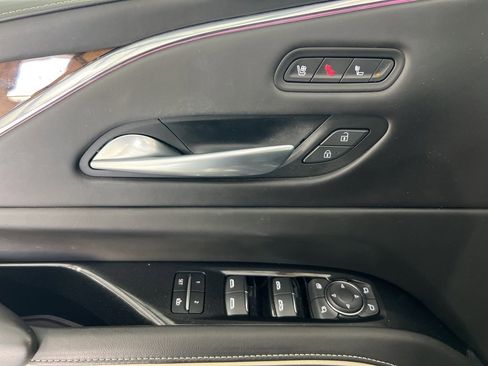 Used 2023 Cadillac Escalade Premium Luxury Platinum image 21