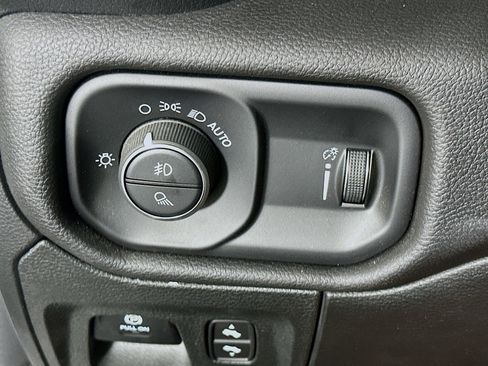 Used 2023 RAM 1500 Big Horn AWD/4WD image 17