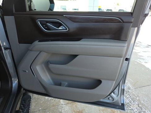 Used 2021 Chevrolet Suburban Z71 w/ Z71 Signature Package image 51