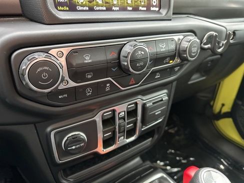 Used 2023 Jeep Wrangler Willys image 18